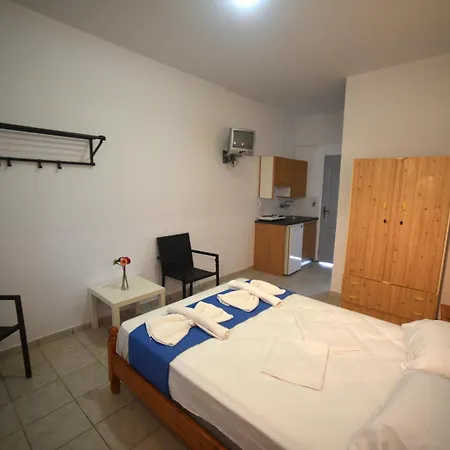 Anaxos Bay Rooms & Apartments Exterior photo