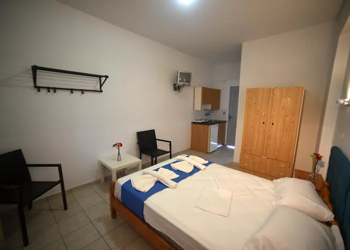 Anaxos Bay Rooms & Apartments